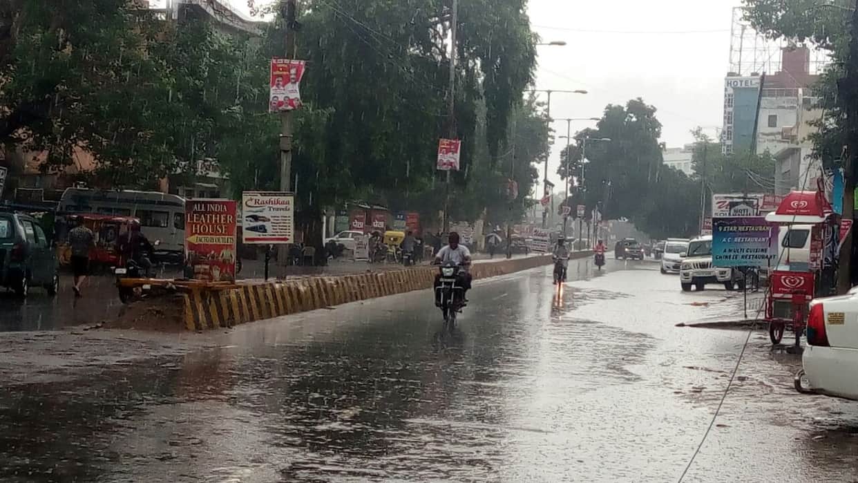 morning rain gave relief in agra 