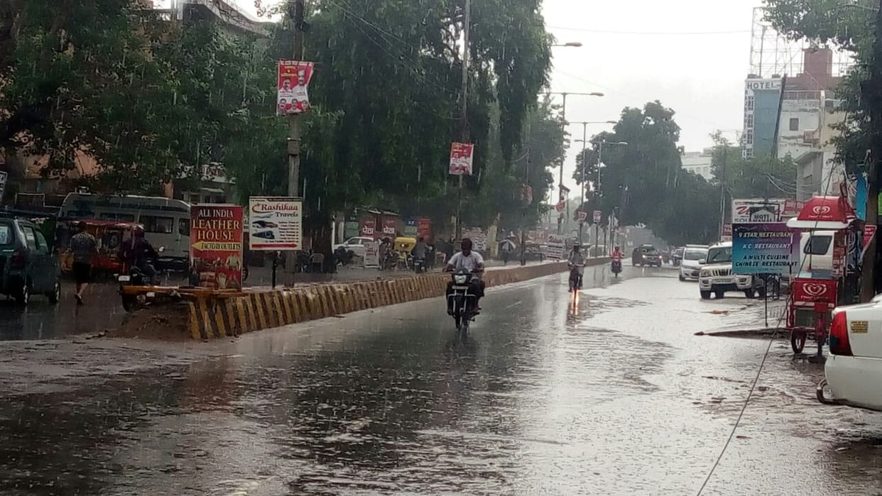 जरा सी बारिश में ताल तलैया बना शहर