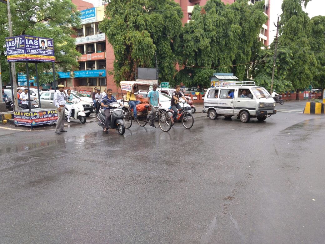 morning rain gave relief in agra 