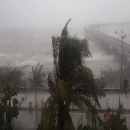 People Are Troubled Due To Heavy Rain fall In Gujarat and Mumbai 