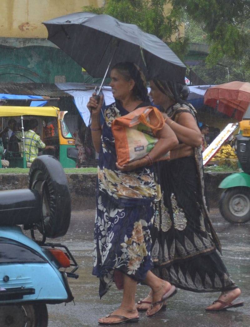 एक घंटे की बारिश में तालाब बना शहर