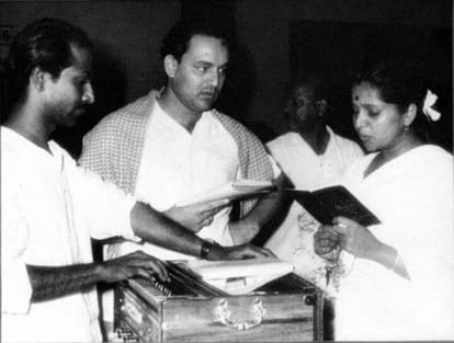 legendary playback singer mukesh and his lifetime achievement 