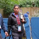 किताब लेकर स्टेडियम पहुंची मिताली 