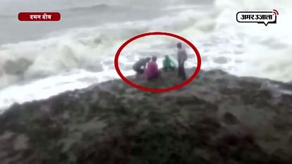 Caught on cam: 4 drown while taking selfie at Nagoa beach