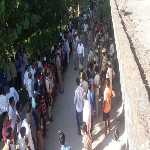 martyr Jayadrath funeral ceremony the villagers did the salutation, see photos