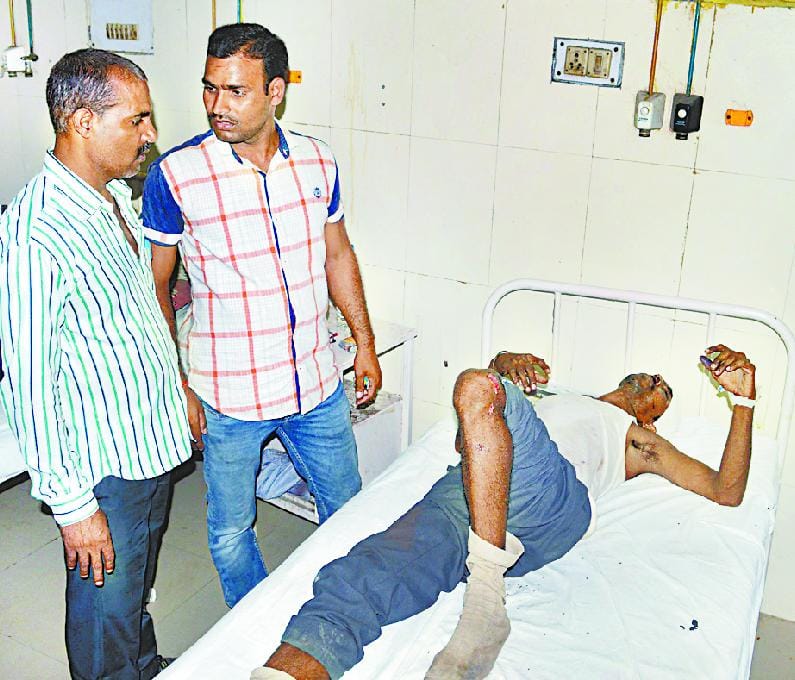 Bike crashed from Truck, one killed