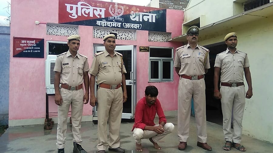 alwar police busted theft case with recovering stolen things 