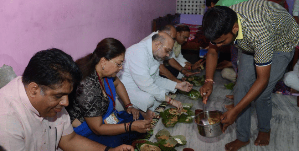 Amit Shah ate lunch in Dalit family 