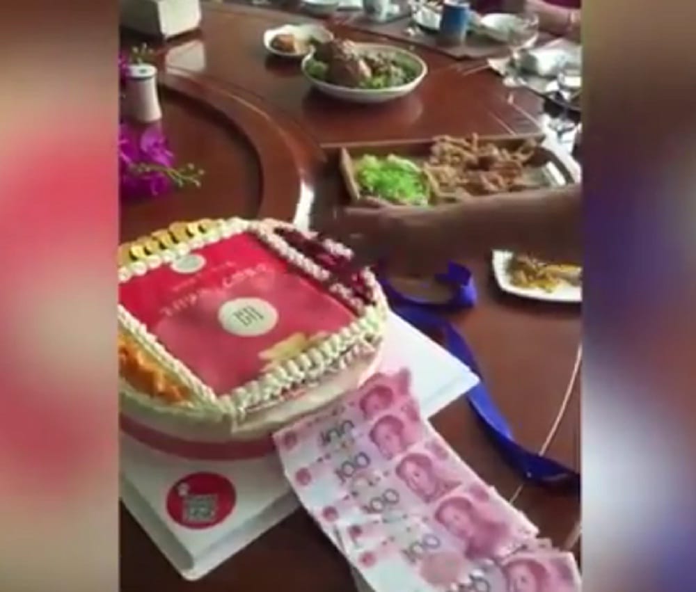 this cake dispenses money like ATM