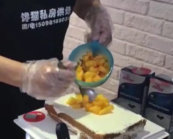 this cake dispenses money like ATM