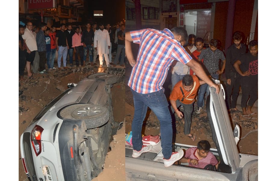 A car falls down in a pit in lucknow.