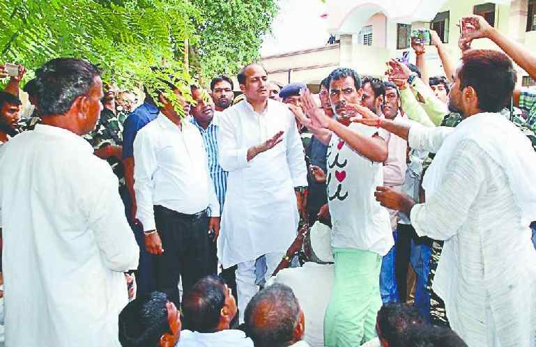 Demonstration in the Collectorate for the arrest of the killers