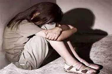 The tenants beat two sisters to shut the roof door