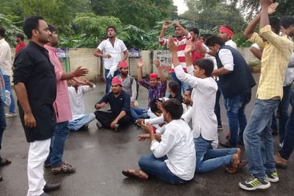 lucknow university takes increased hostel fees back.
