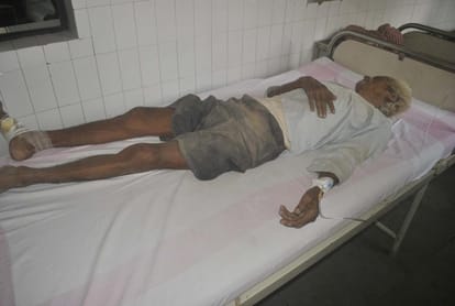 house collapes in varanasi ,one died