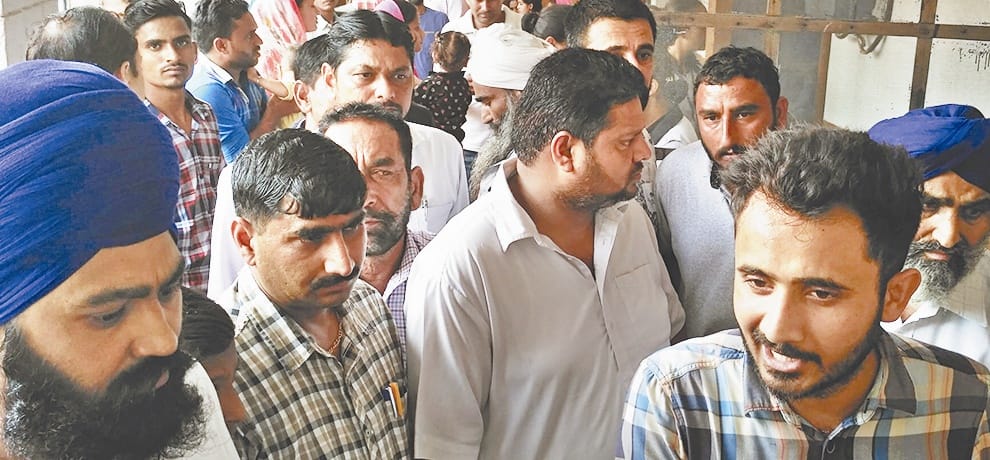 नालागढ़ अस्पताल में युवक की मौत पर हंगामा, डॉक्टर पर लापरवाही का आरोप