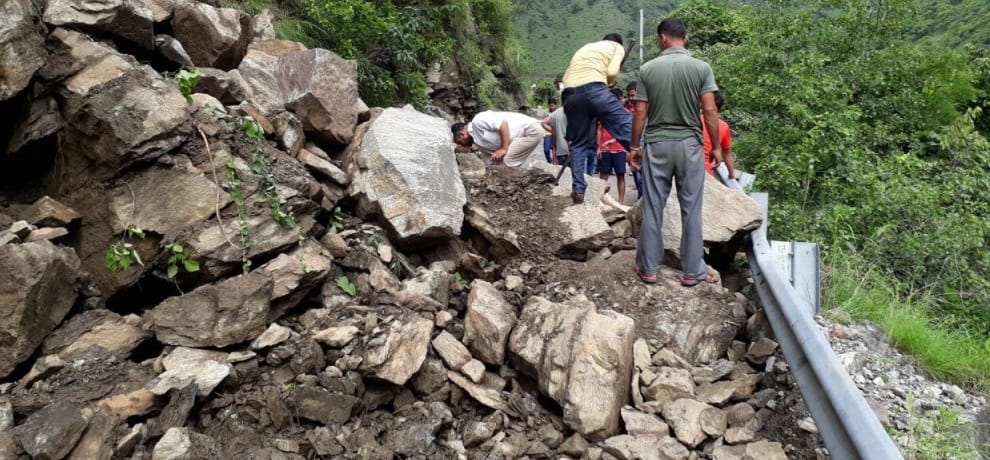 heavy rain cause damage in himachal pradesh