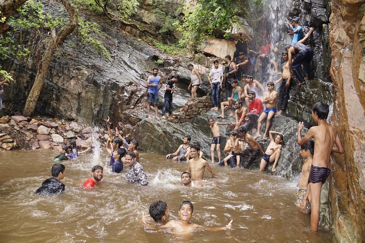 monsoon masti at picnic spot near jaipur