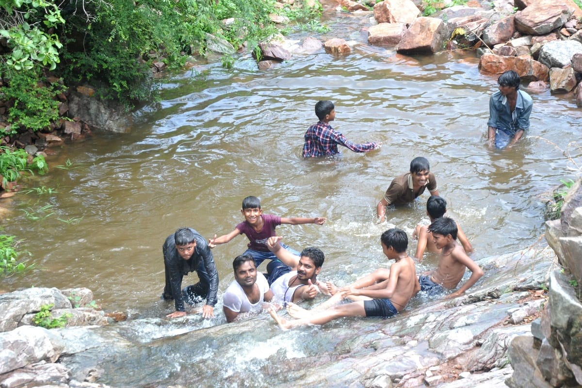 monsoon masti at picnic spot near jaipur