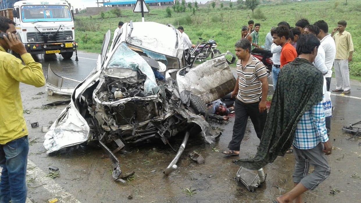 4 died in road accident in pali