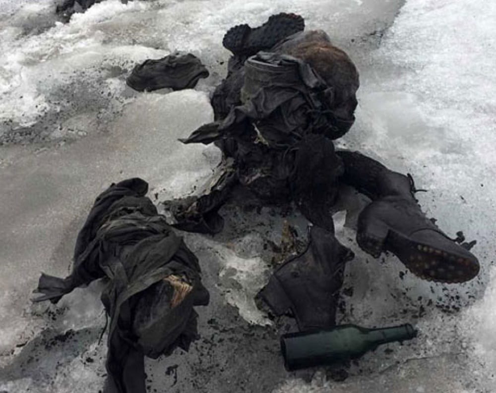 Dead Bodies of Couple Missing Since 75 Years Found   in Tsanfleuron Glacier Alps Switzerland