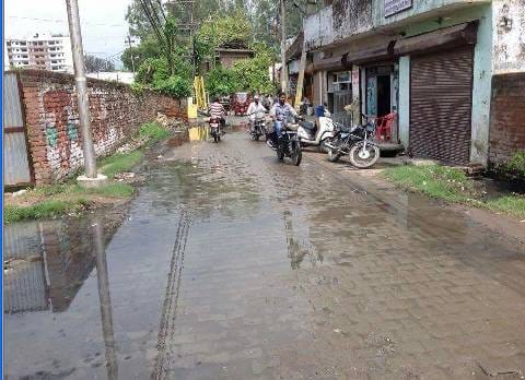 बिना बारिश बेहाल है कैलाशपुरम् कॉलोनी