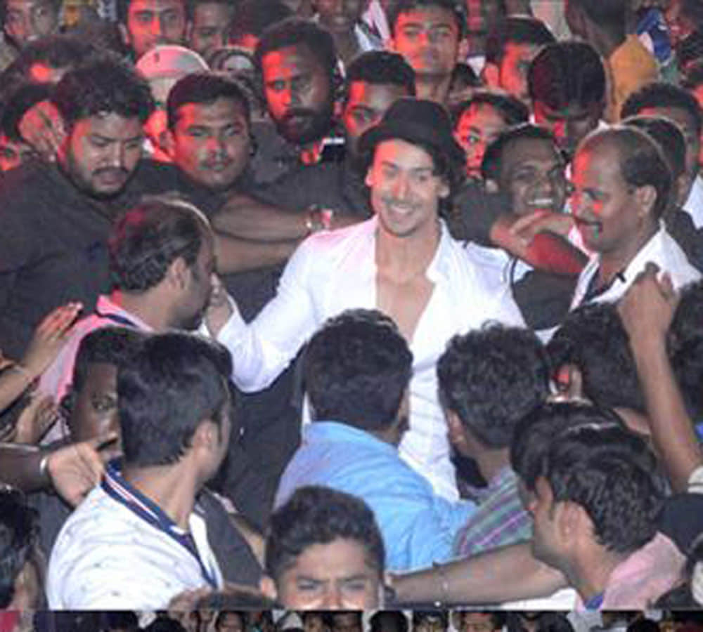 Mummy Ayesha Hires Five Bodyguards For actor Tiger Shroff After Fans Mob Him