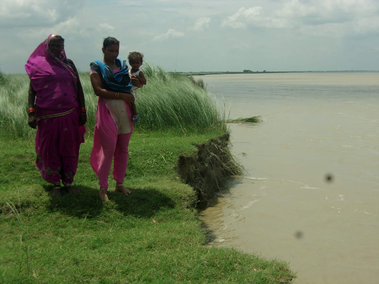 Ghaghra bursts again, water levels rise