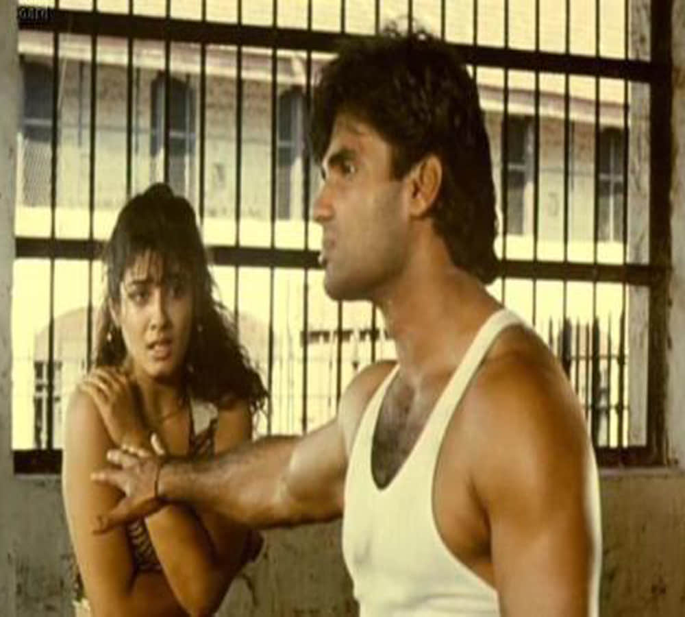 Divya Bharti death anniversary Raveena Tandon become superstar worked in Mohra after actress Death