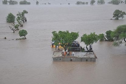 Death increases in Gujarat flood, CM Vijay Rupani undertakes aerial survey
