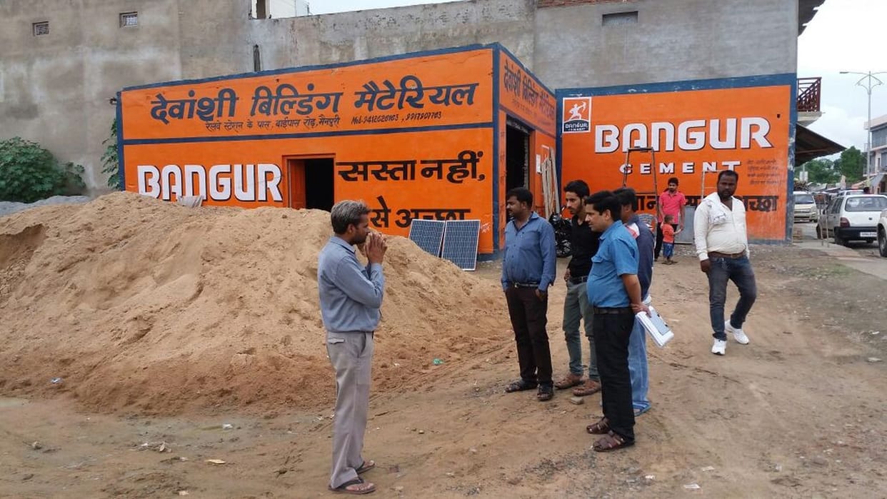खनन विभाग ने 30 दुकानदारों को दिए नोटिस