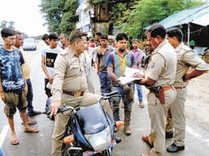 Two lakh looted from Sreeraha trader