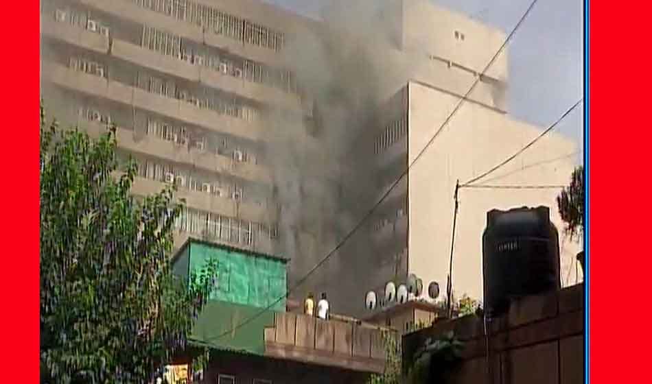 Delhi: Fire breaks out in Lok Nayak Bhawan, 25 fire tenders on the spot.