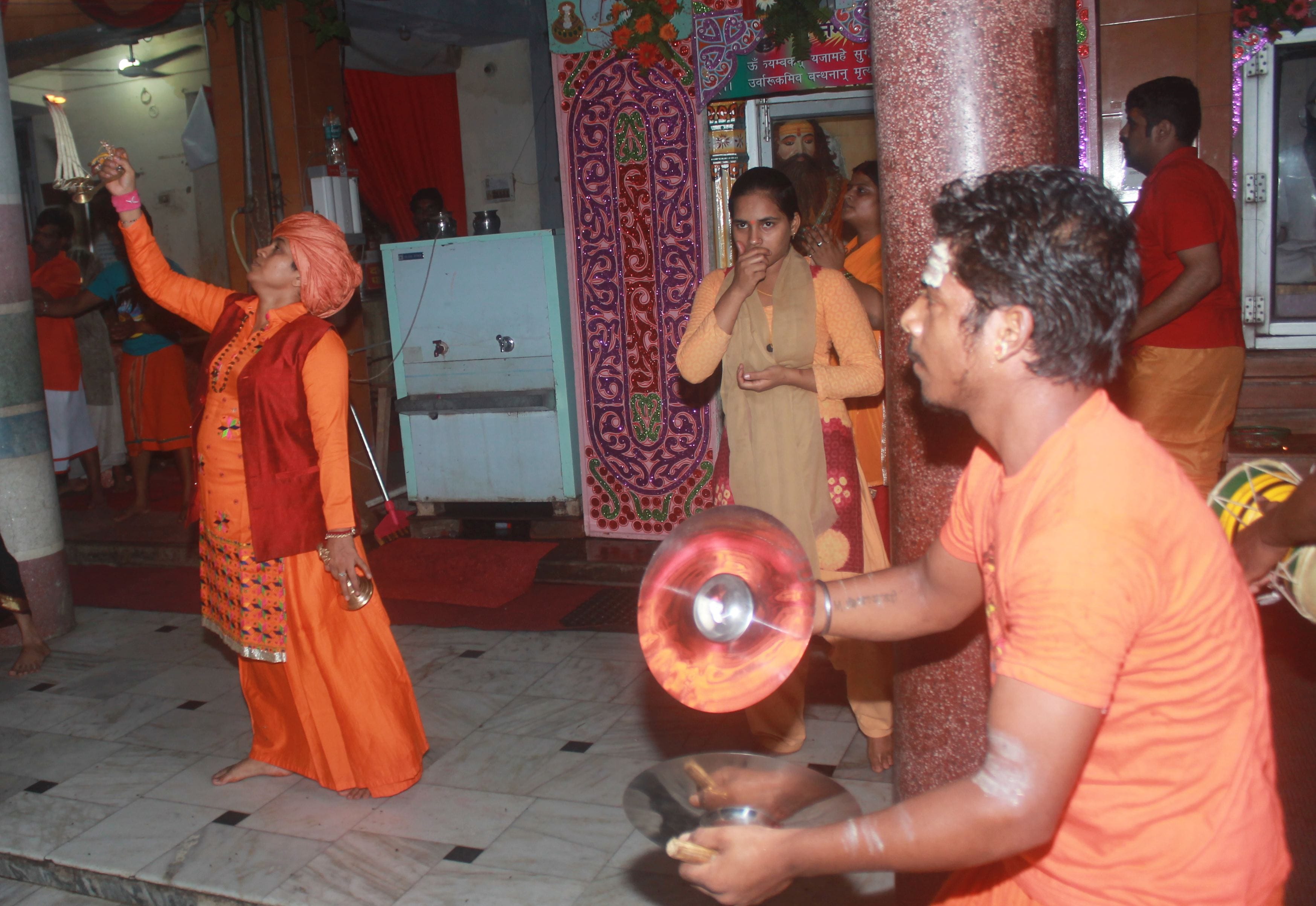 shiv worship in mankameshwar temple lucknow