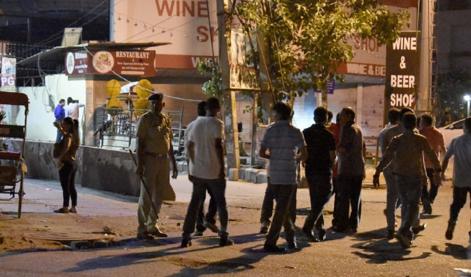 drunk men created trouble in gurugram road six arrested