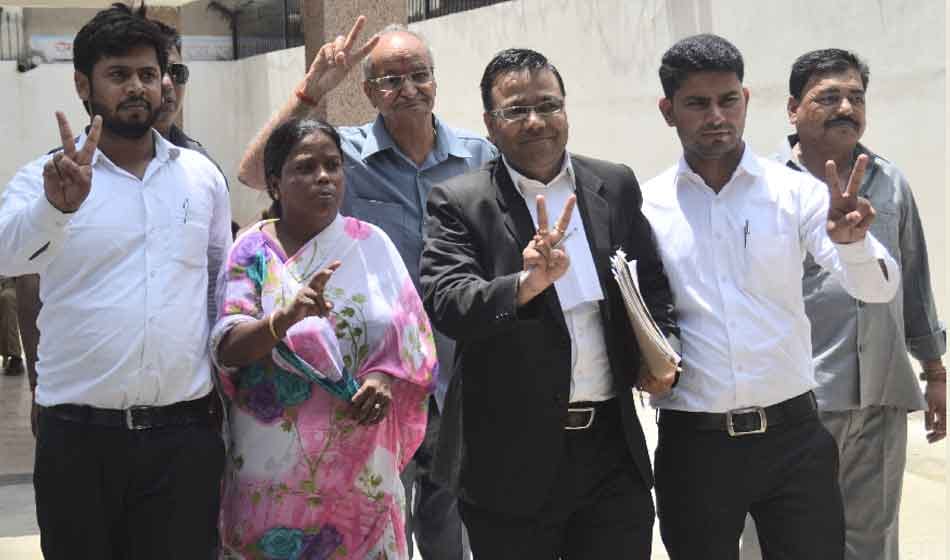 nithari case: victim father lost his house and debt of eight lakhs