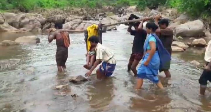 pregnant woman had to be carried on a stretcher on a16 km long to hospital in Kalahandi district.