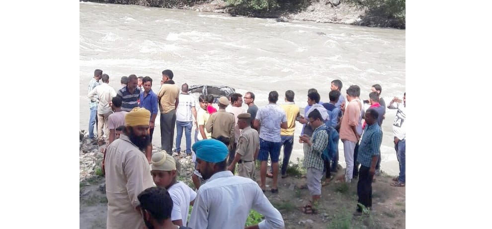 woman swept away in beas river