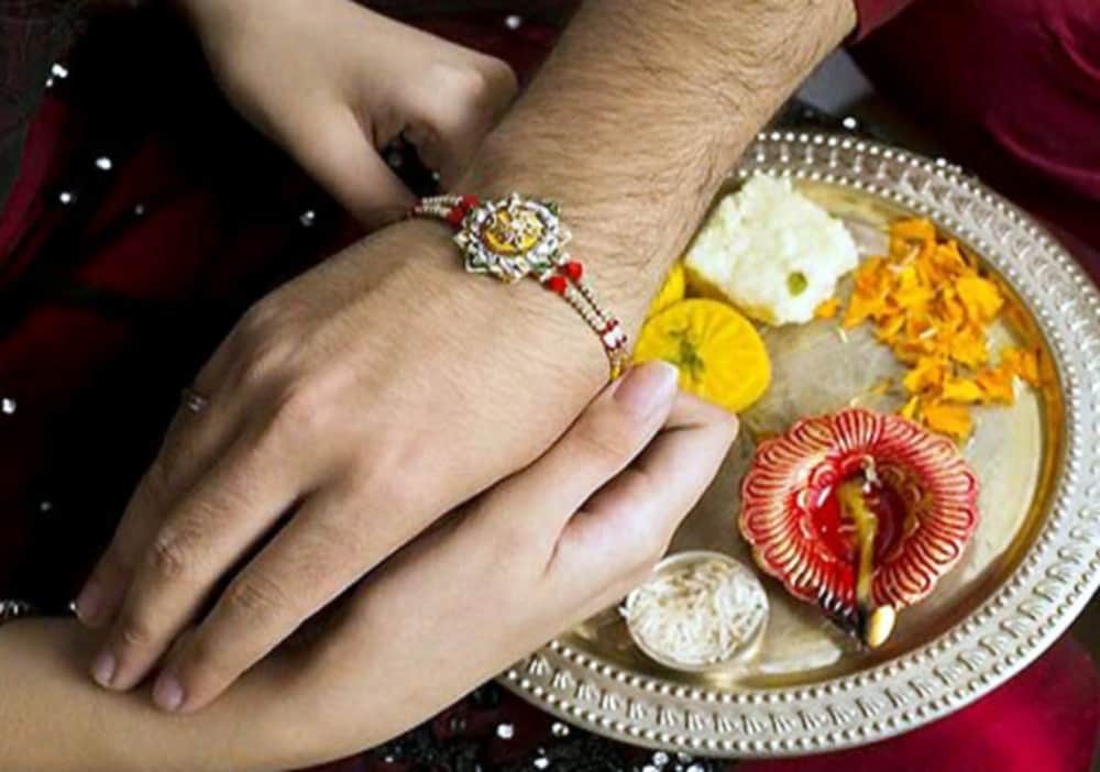 thali decoration: which items must be in rakhi thali