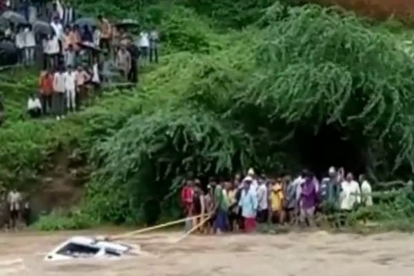 mother daughter dead in udaipur