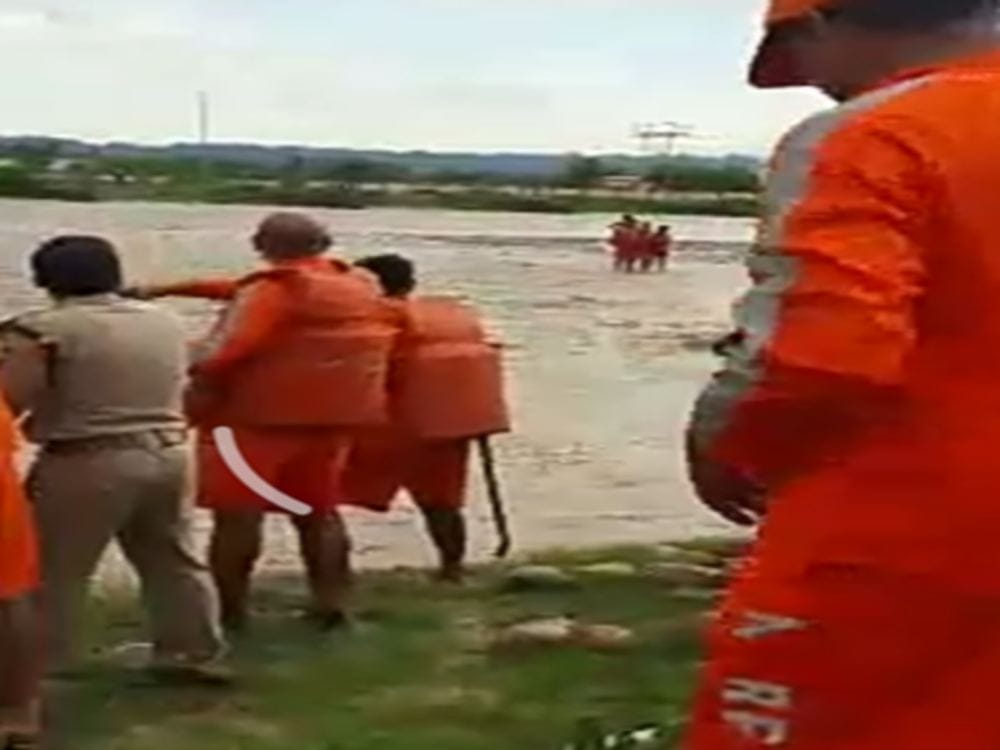 minor boy rescue who trapped in asan river