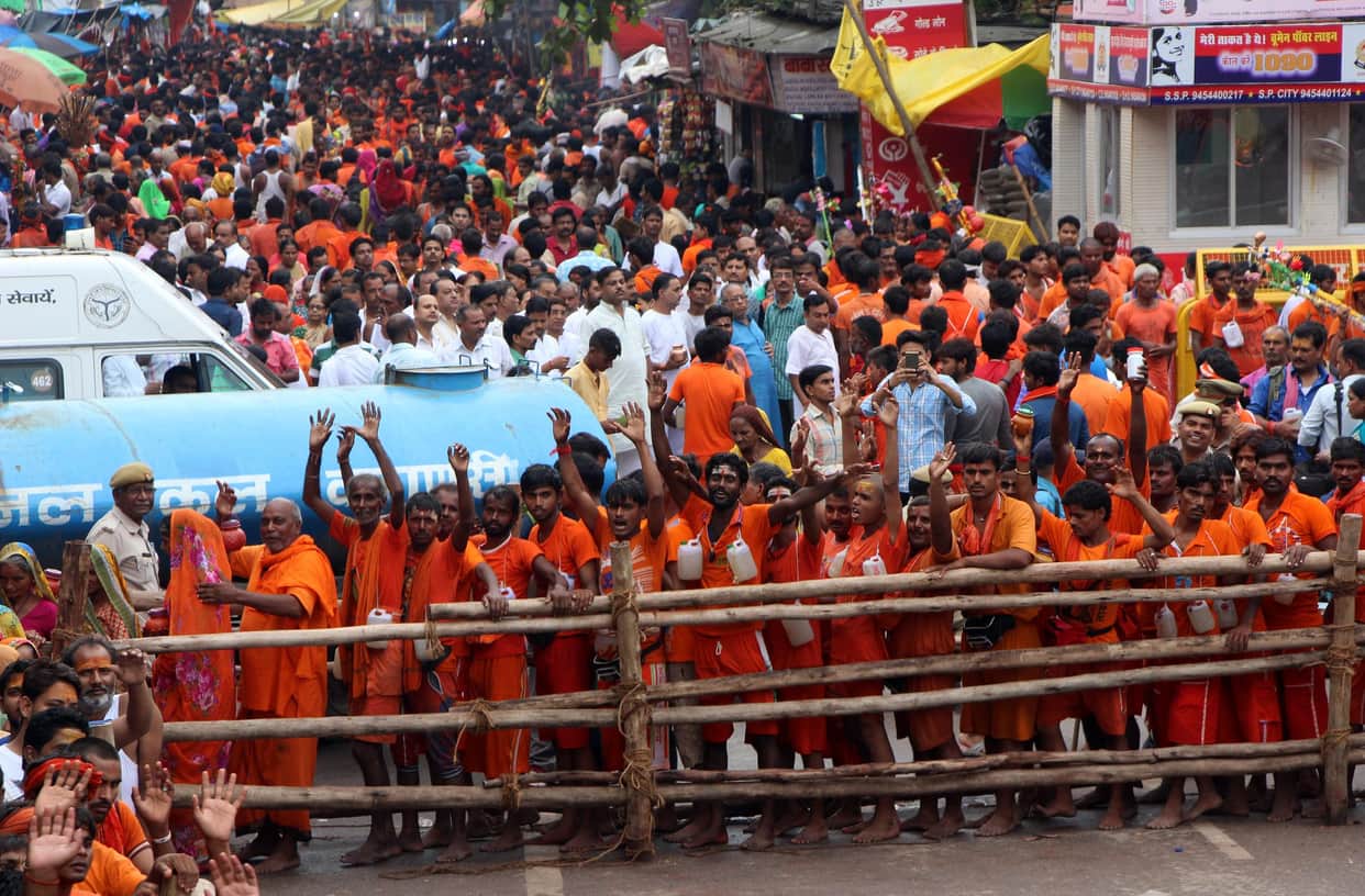 Sawan Third Monday 1.5 lakh devotees did Jalabhishek in Varanasi 