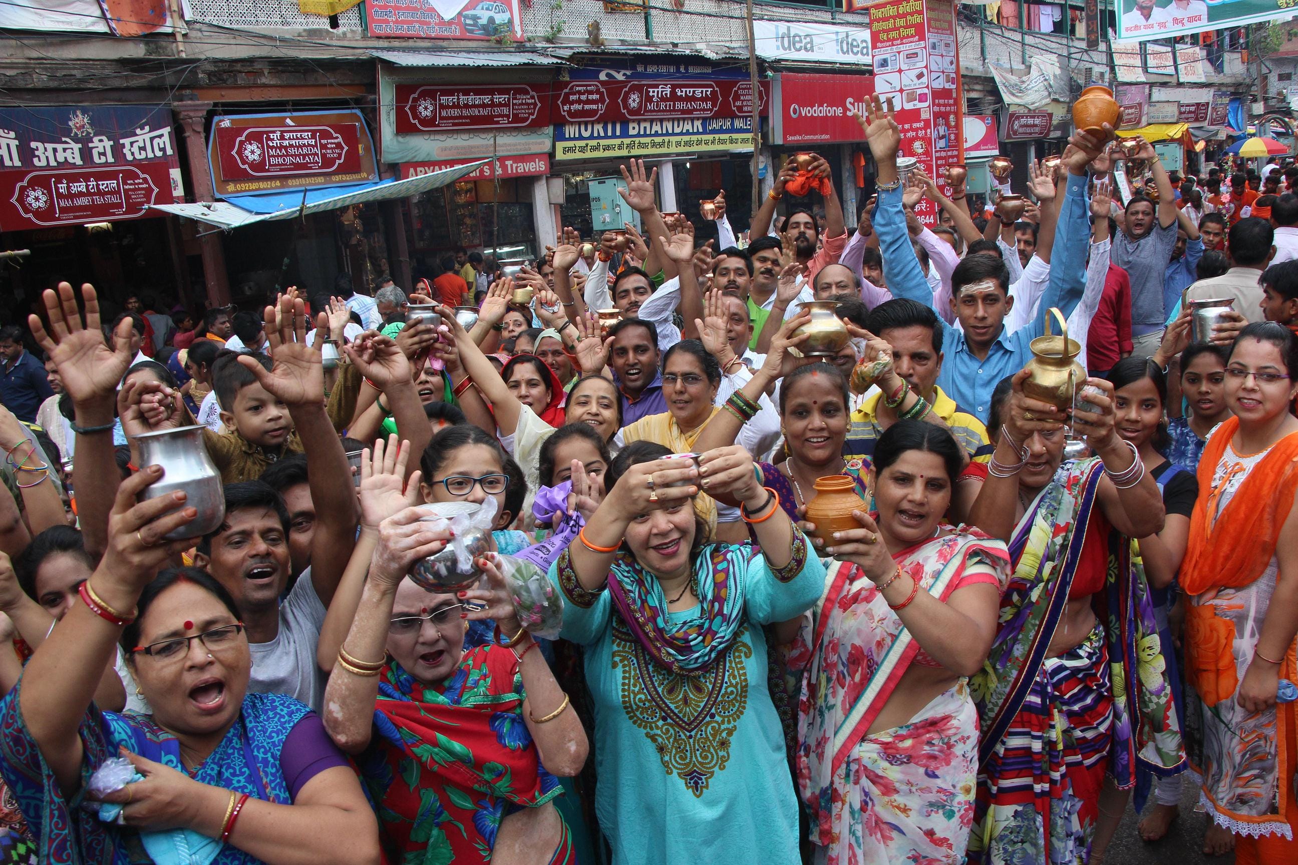Sawan Third Monday 1.5 lakh devotees did Jalabhishek in Varanasi 