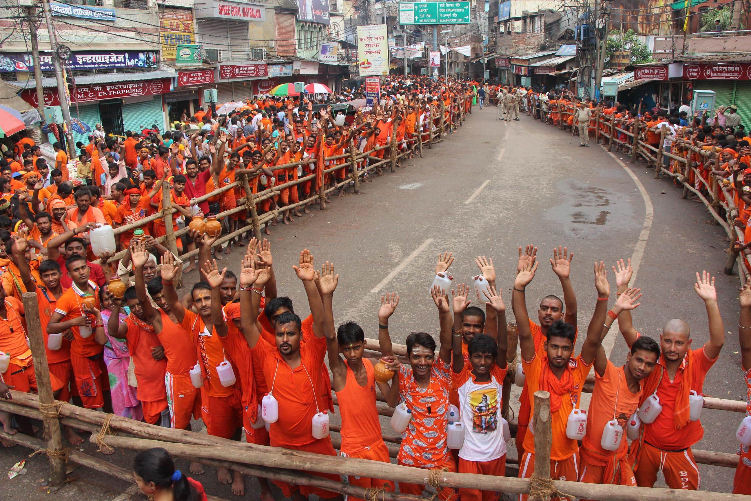 Sawan Third Monday 1.5 lakh devotees did Jalabhishek in Varanasi 