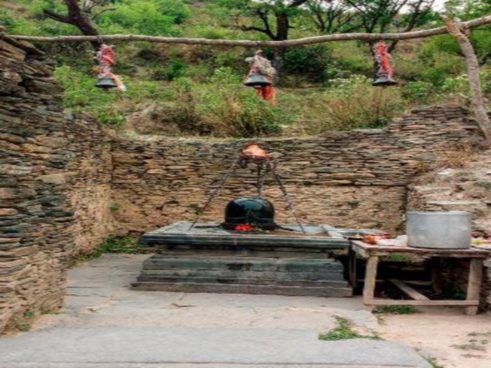 mysterious lord shiva temple lakhamandal Mahabharata period shivling