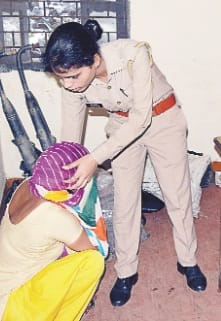 lady arrested for theft purse