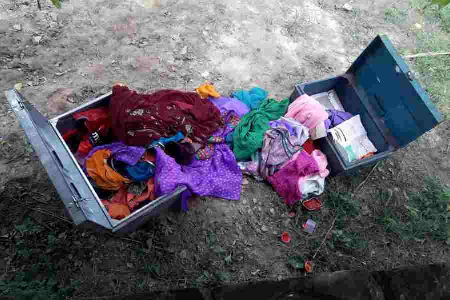 theft in the three house of village in kasganj