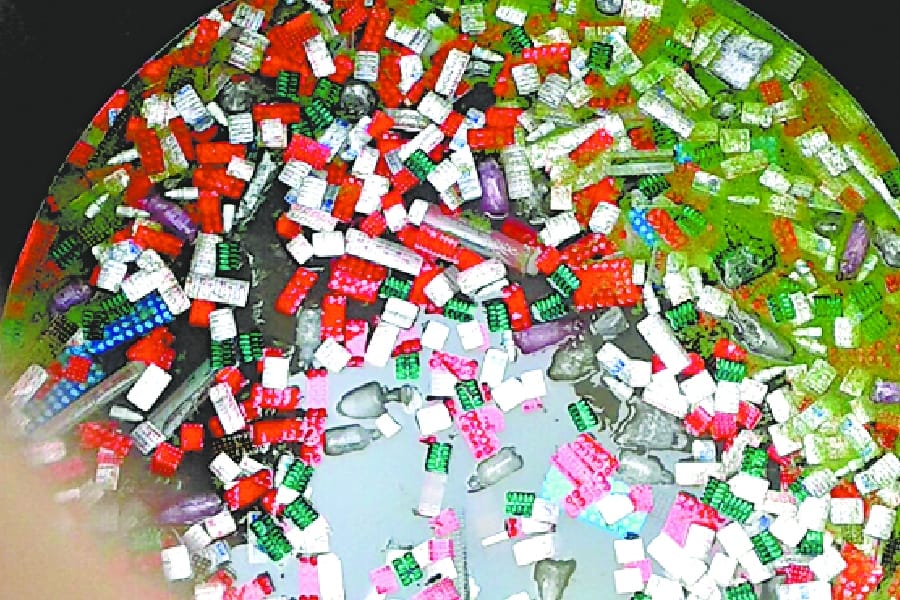 expired medicines found in a well in barabanki.
