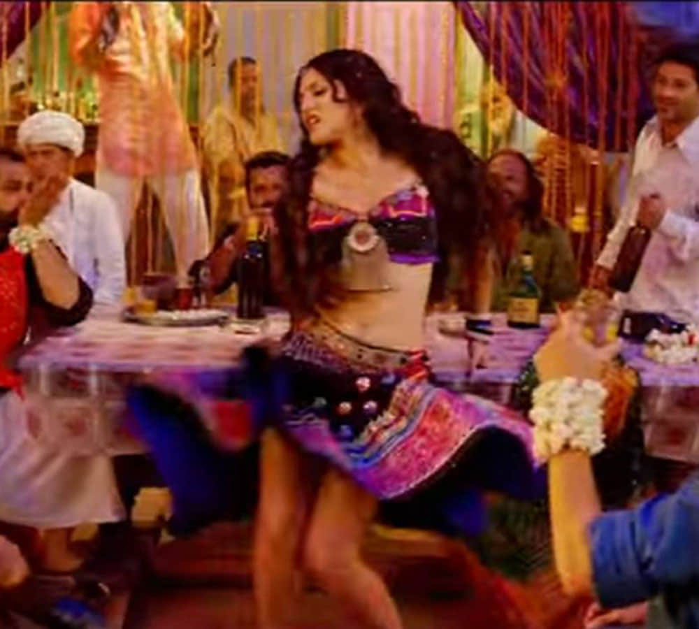 emran hashmi film badshaho song piya more released sunny leone dancing