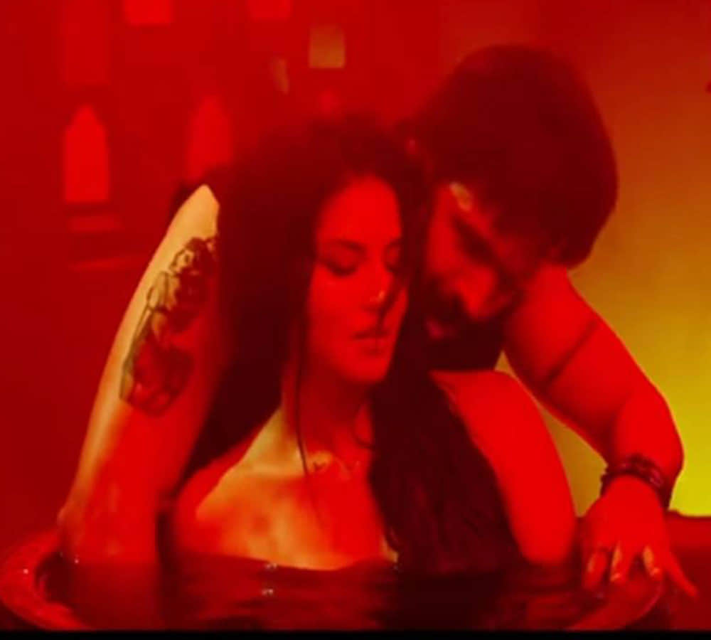 emran hashmi film badshaho song piya more released sunny leone dancing